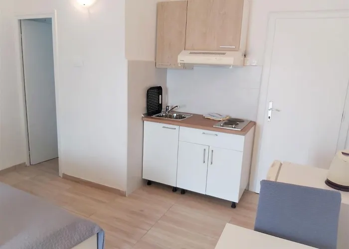 Helena Apartament *
